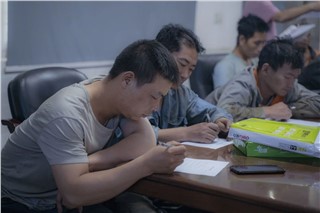 朝陽(yáng)集團(tuán)開(kāi)展行車和有限作業(yè)空間安全操作培訓(xùn)、道路交通安全培訓(xùn)